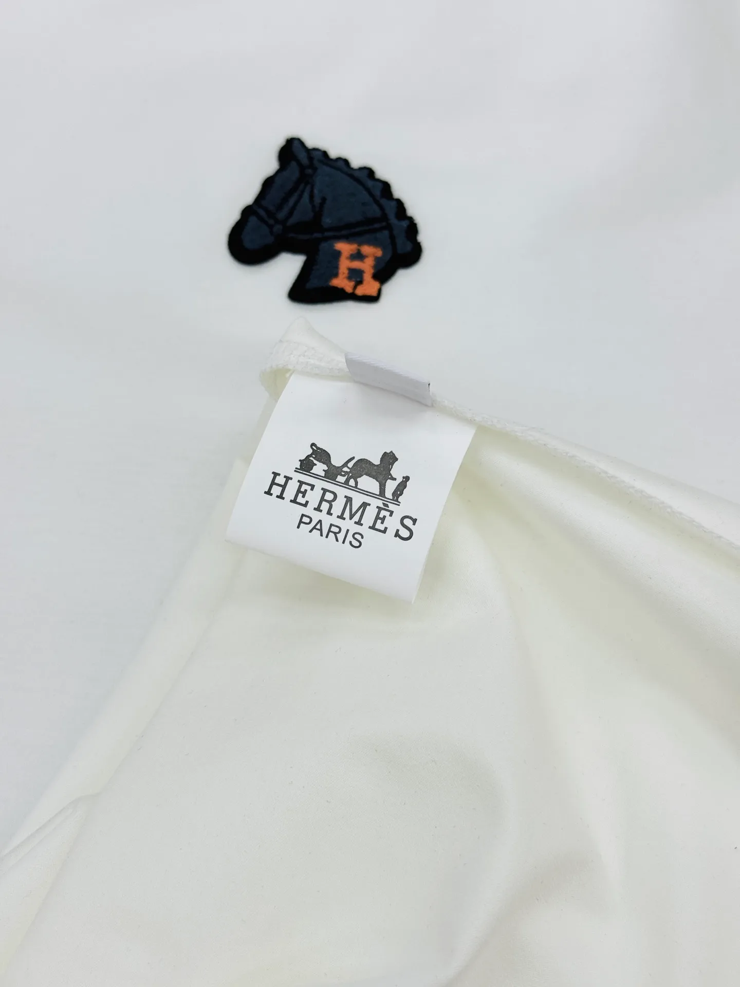 ⚜️HERMES 26s New Arrival New Arrival . ！ ， 🪡 .Classic H ， ， ....... 190g ， .... ， ！ ：Black.White.Sizes：M-3XL ❗️（S 4XL ）175/145 XL
